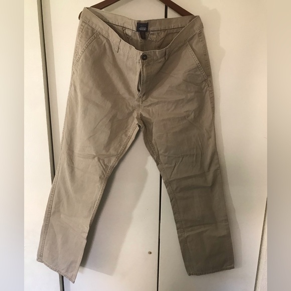 2 pair for 20$ in a bundle, I’ll accept! Gap khakis tan good condition - Picture 2 of 3